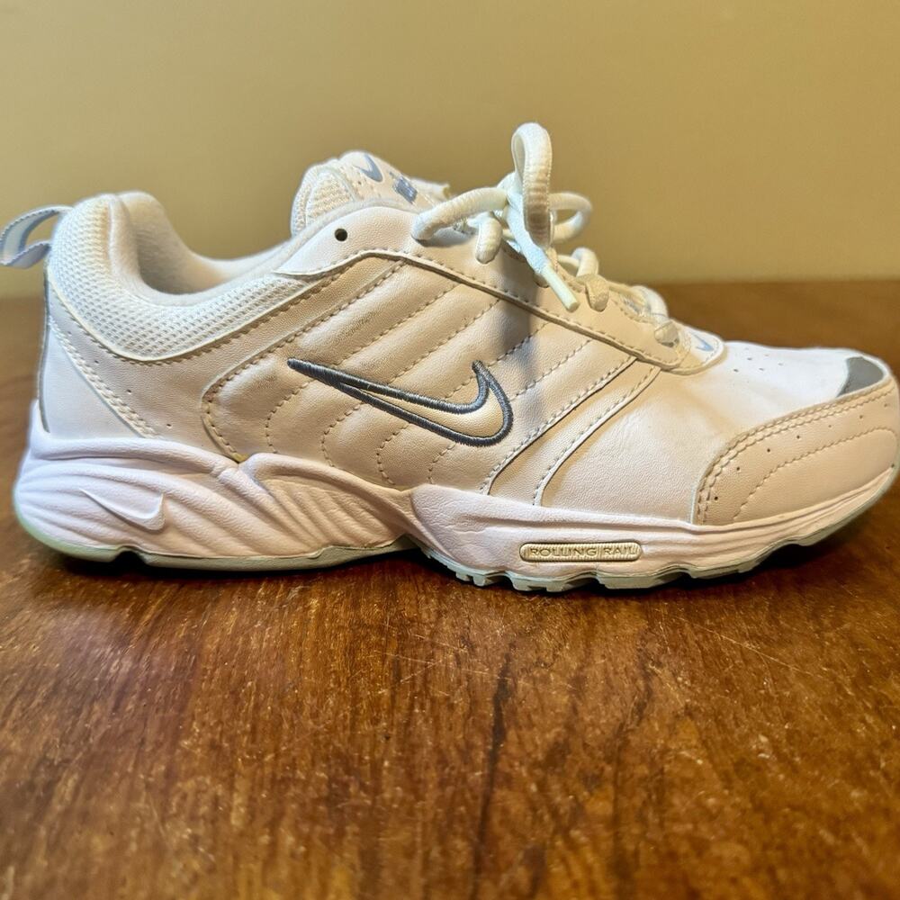 Nike Airliner Rolling Rail Women’s Walking Shoes White Silver Sz 6.5